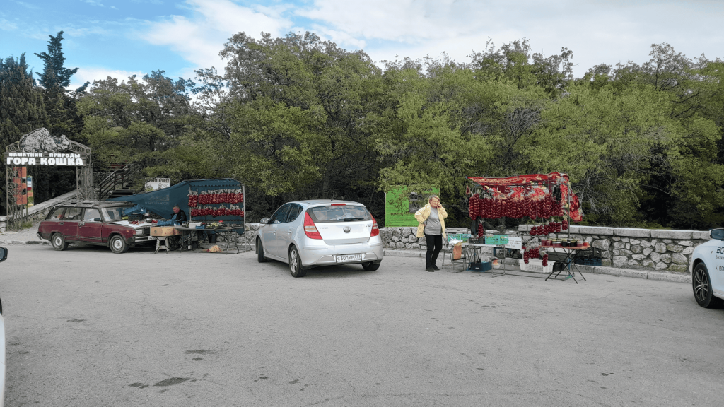Bundles of Yalta red onions for sale near Gora Koshka in Crimea