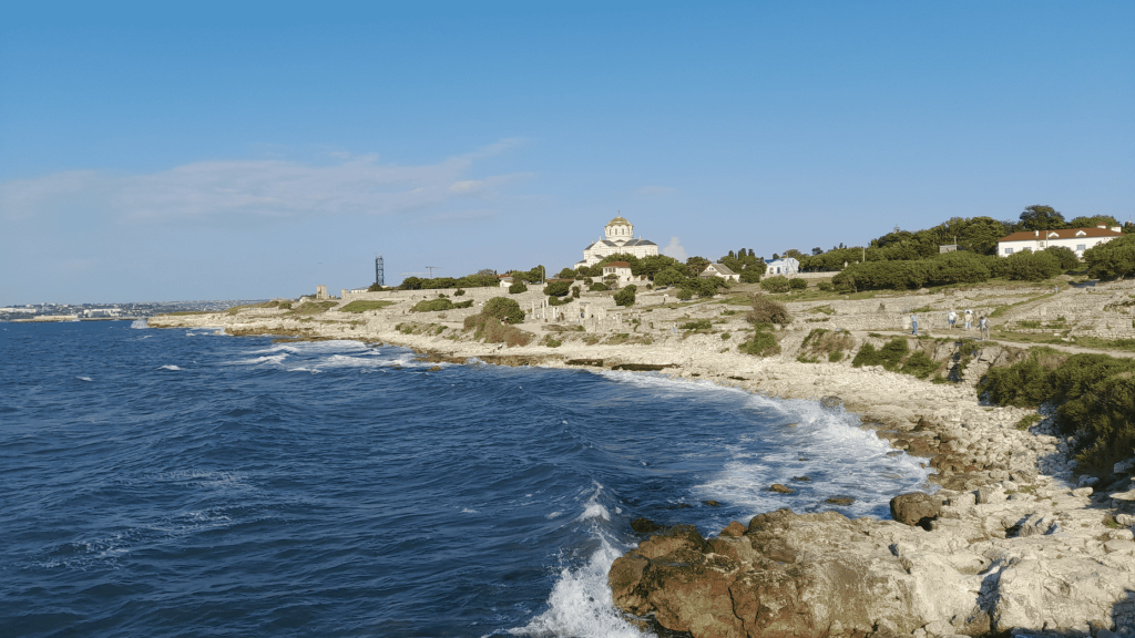 Ruines antiques de Chersonèse Taurique en bord de mer près de Sébastopol