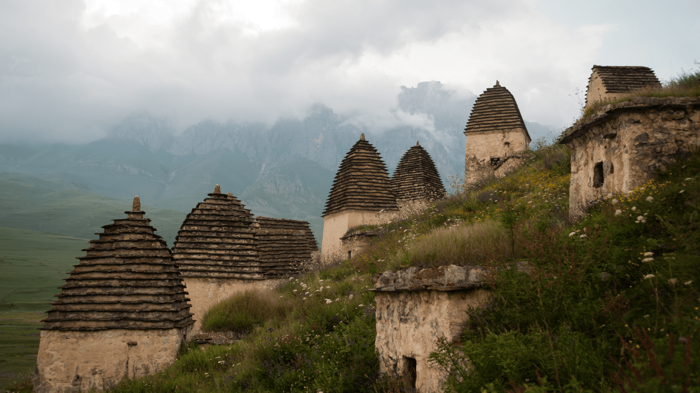 La nécropole médiévale de Dargavs en Ossétie du Nord - Alanie dans les montagnes du Caucase du Nord