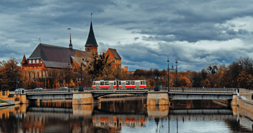 cathedrale de konigsberg ile de kant konigsberg pont tram automne