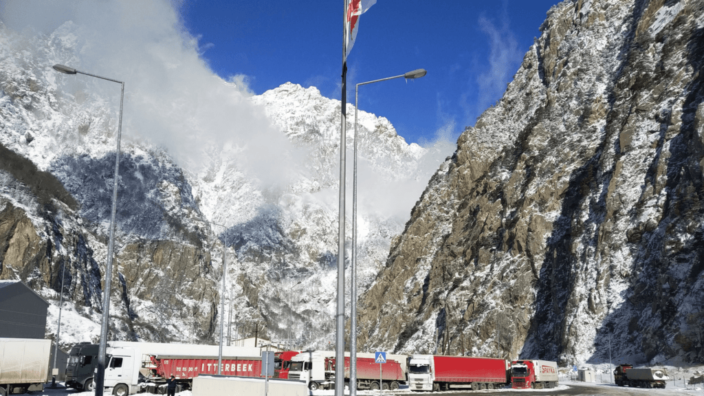 border russia georgia verkhny lars kazbegi