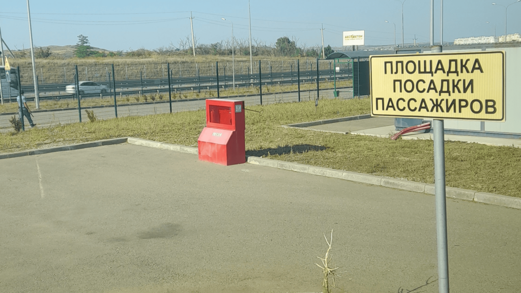 Checkpoint routier avant l’entrée du pont de Crimée à proximité de Kertch
