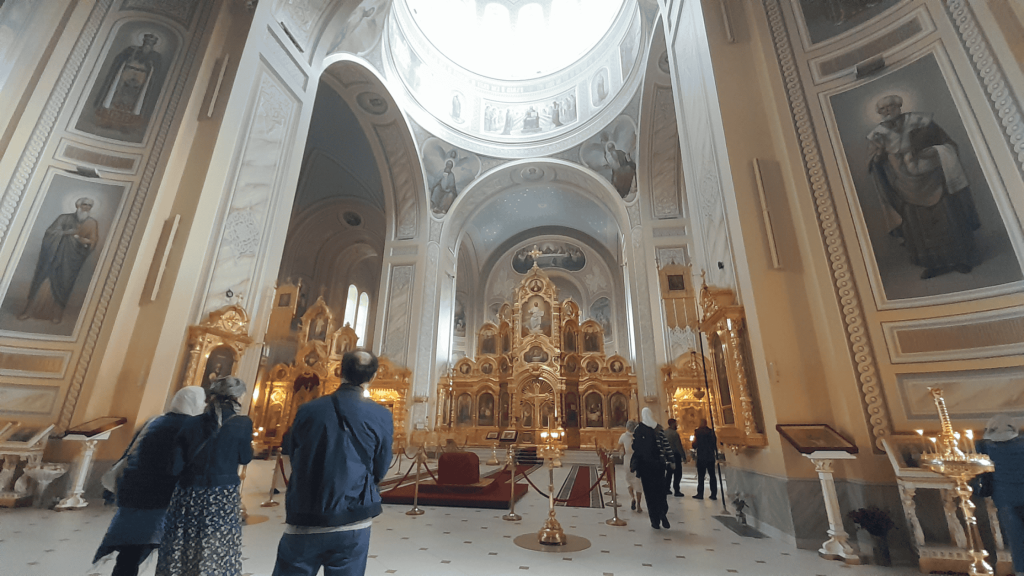Visitors in a Russian Orthodox church – proper dress code and cultural respect for solo female travelers