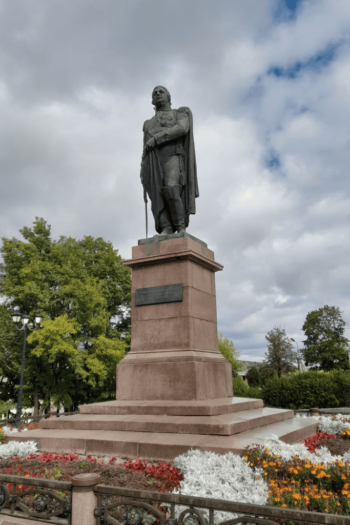 Monument to General Kutuzov in Smolensk Russia – historic landmark and travel site