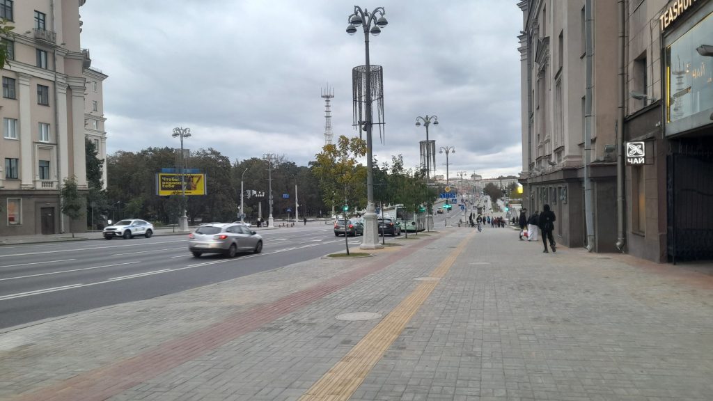Sidewalk and traffic along Independence Avenue in Minsk, one of the city’s main thoroughfares.