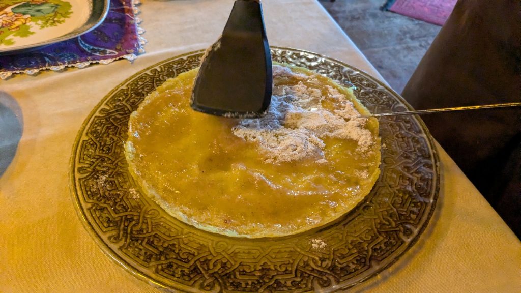 Gafil Gonah, dessert traditionnel de Kars servi chaud avec du miel et des épices
