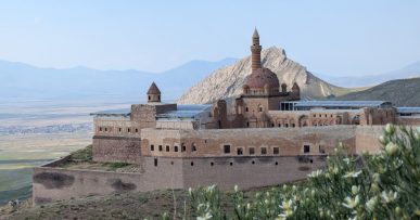 Palais d’Ishak Pacha dominant les paysages près de Doğubeyazıt dans l’est de la Turquie