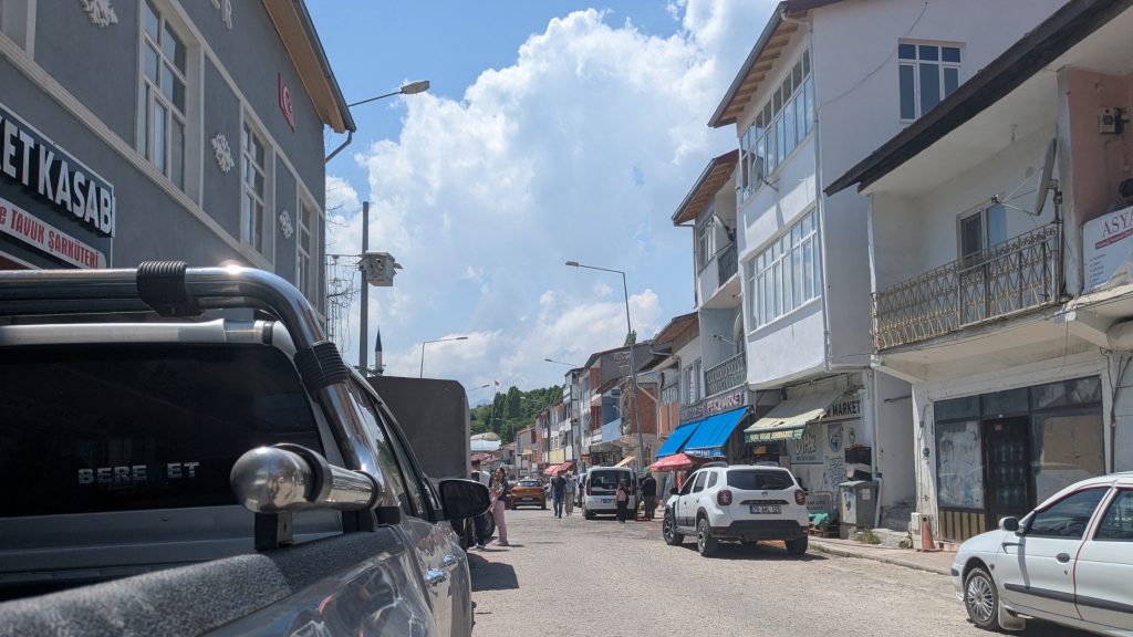 Street in Posof, Turkey, where I waited for a taxi to the Türkgözü border